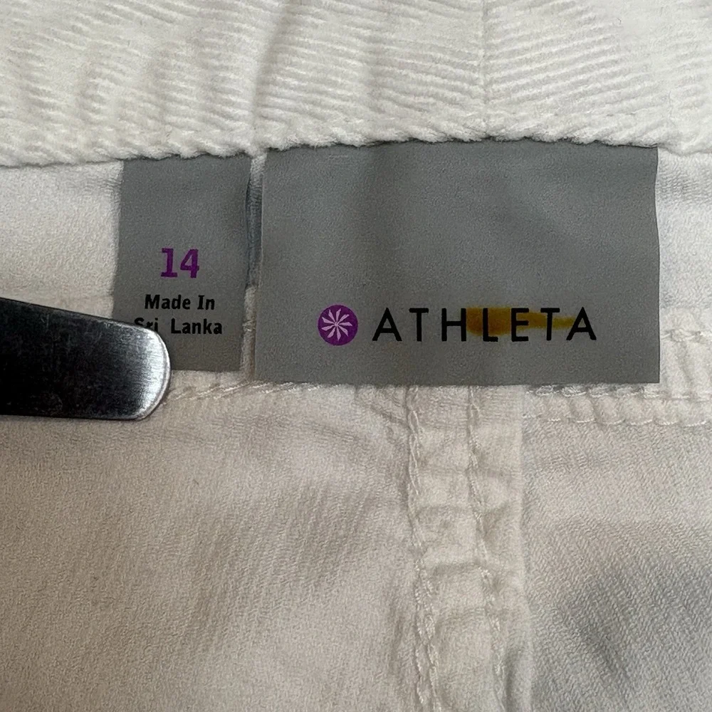 Athleta pica white